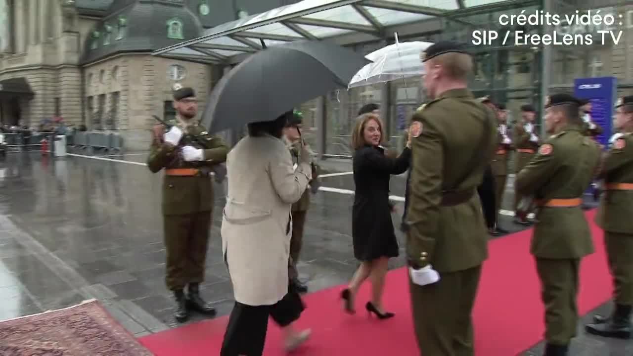 L'arrivée du couple royal belge en gare de Luxembourg